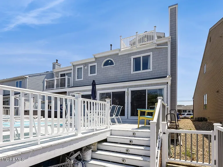 22 Longpoint Dr — Photo 31