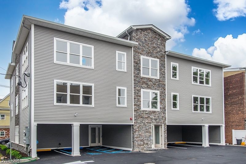 1st image of 103 Jewell St APT 1