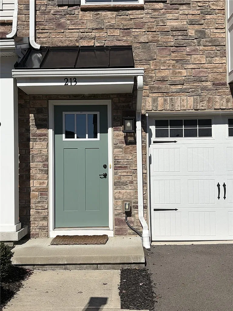 3 bed, 2.5 bath, 2012 sqft, $2,700 — Photo 3