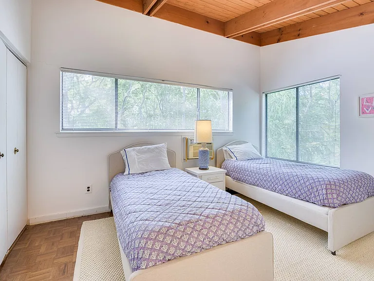 76 Peconic Hills Dr — Photo 11
