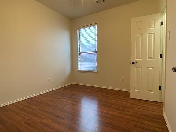 5th image of 840 Kentucky Derby Ln