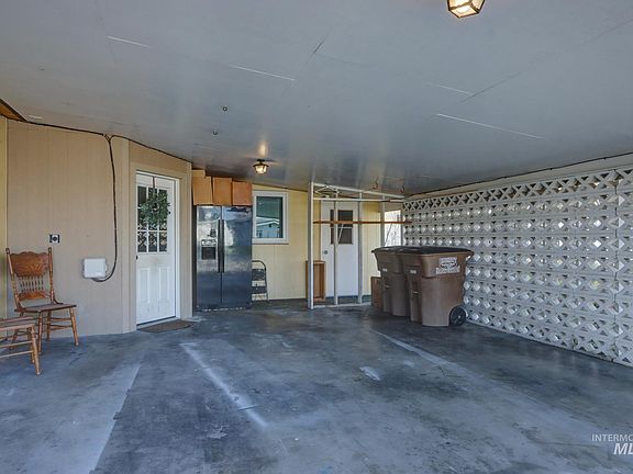3rd image of 809 Terry Dr