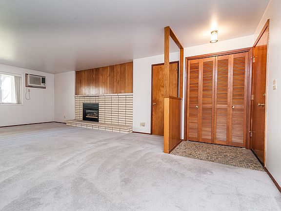 5th image of 1305 Goethals Dr APT B
