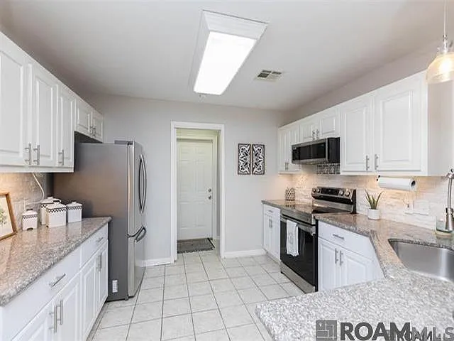 18634 White Oak Dr — Photo 5