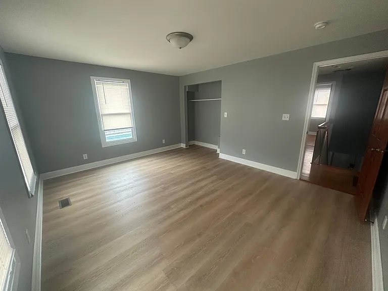 1063 Summit St — Photo 7