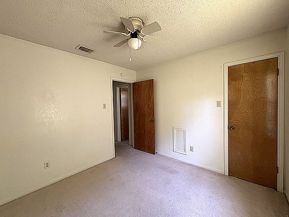 3rd image of 2403 Phyllis Dr