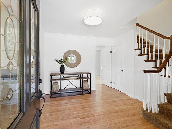 5th image of 205 Montura Way