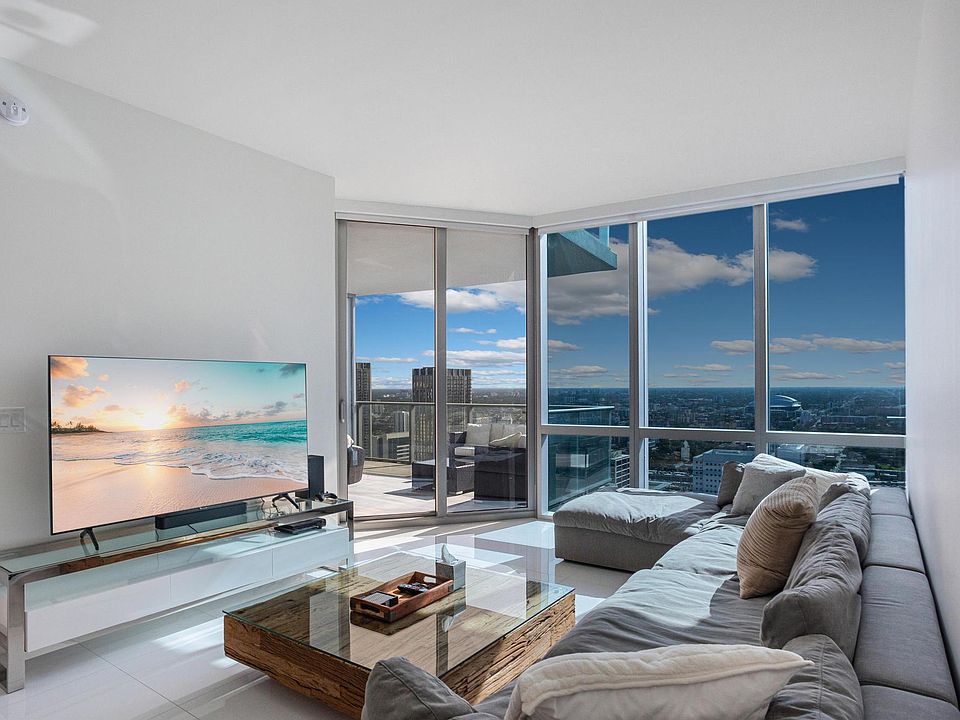 1st image of 851 NE 1st Ave Unit 3808
