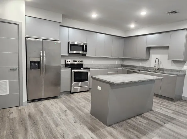 7040 Woodman Ave #106, Van Nuys, CA 91405