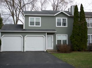 405 Meadow Hill Ln, Round Lake Beach, IL