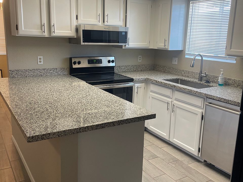 Kitchen with all appliances