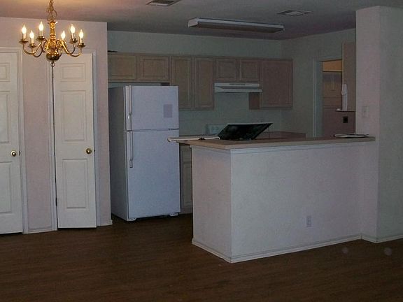 3rd image of 122 Cedargrove