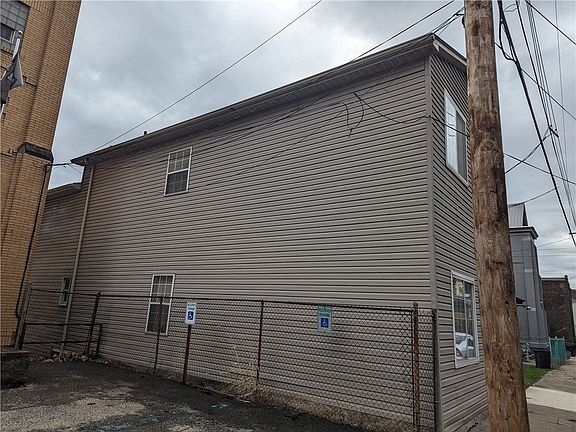 3rd image of 415 Wall Ave