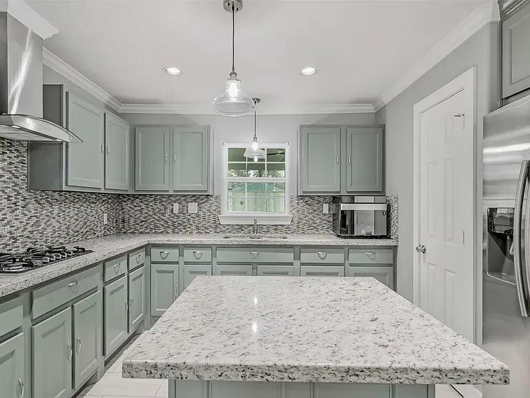 134 E Janisch Rd — Photo 5