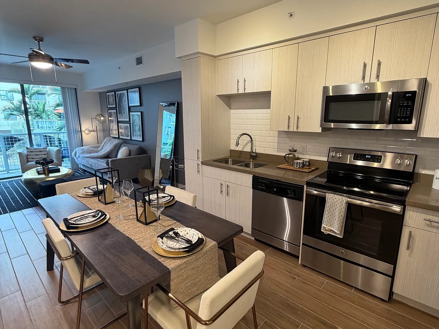 1 bed, 712 sqft, $1,869 — Photo 1