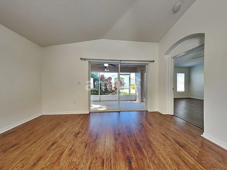 1002 Cristelle Jean Dr — Photo 4