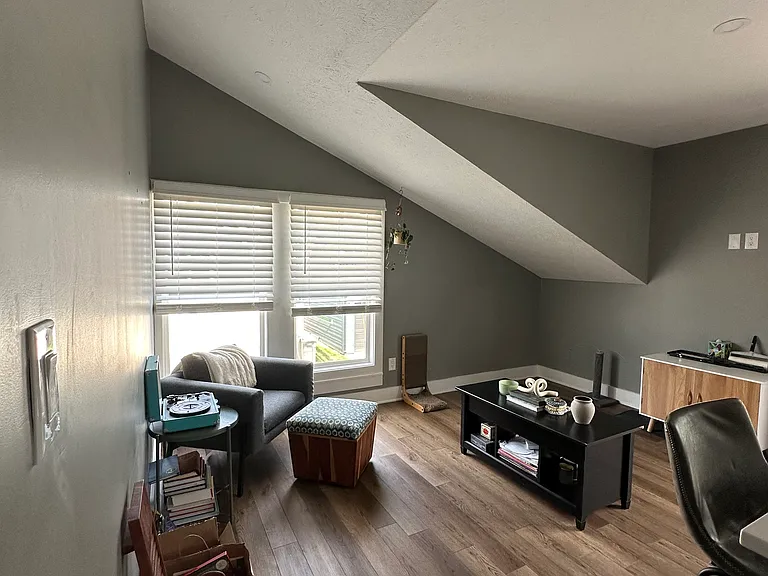 2043 Broadway St — Photo 14