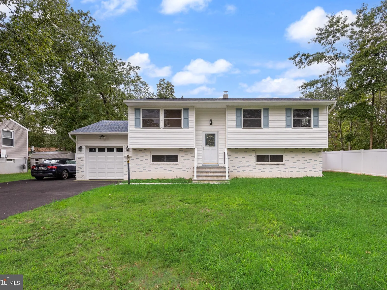 4 bed, 1.5 bath, 1432 sqft, $2,900 — Photo 1