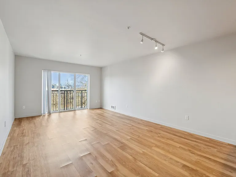 14-web-or-mls-1610 16th Ave unit 31 Seattle-S3112-004 14-web-or-mls-1610 16th Ave unit 31 Seattle-S3112-004
