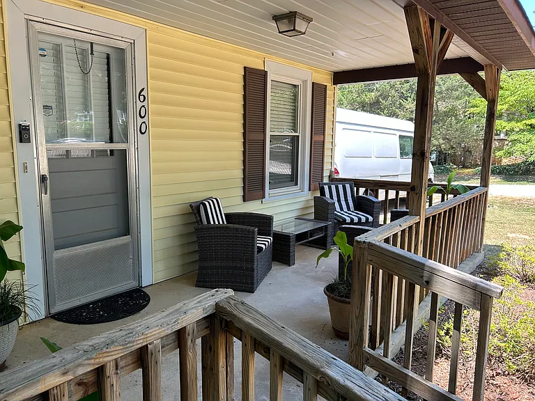 600 Powell Dr — Photo 2