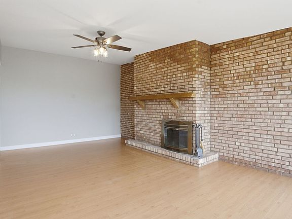 3rd image of 5500 Hillcrest Ln APT 4L