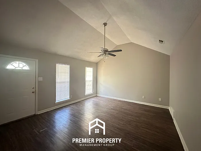 2210 Curbertson Cv — Photo 2