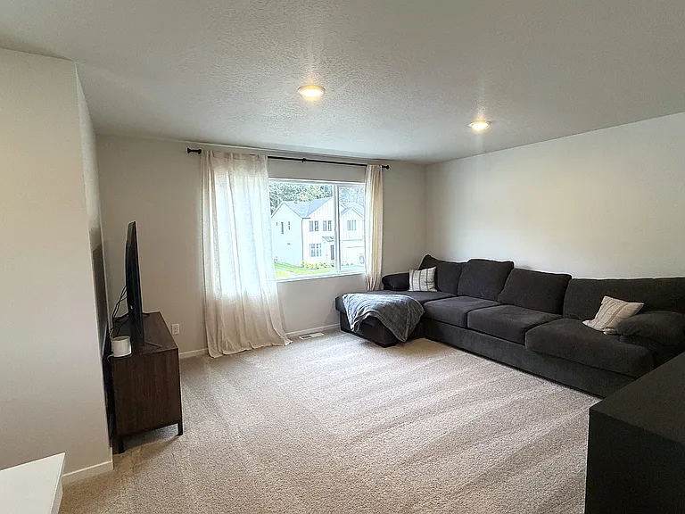 255 E Sandmyrtle Ave — Photo 11