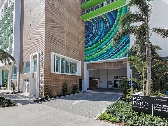 2nd image of 1752 N Bayshore Dr #24O