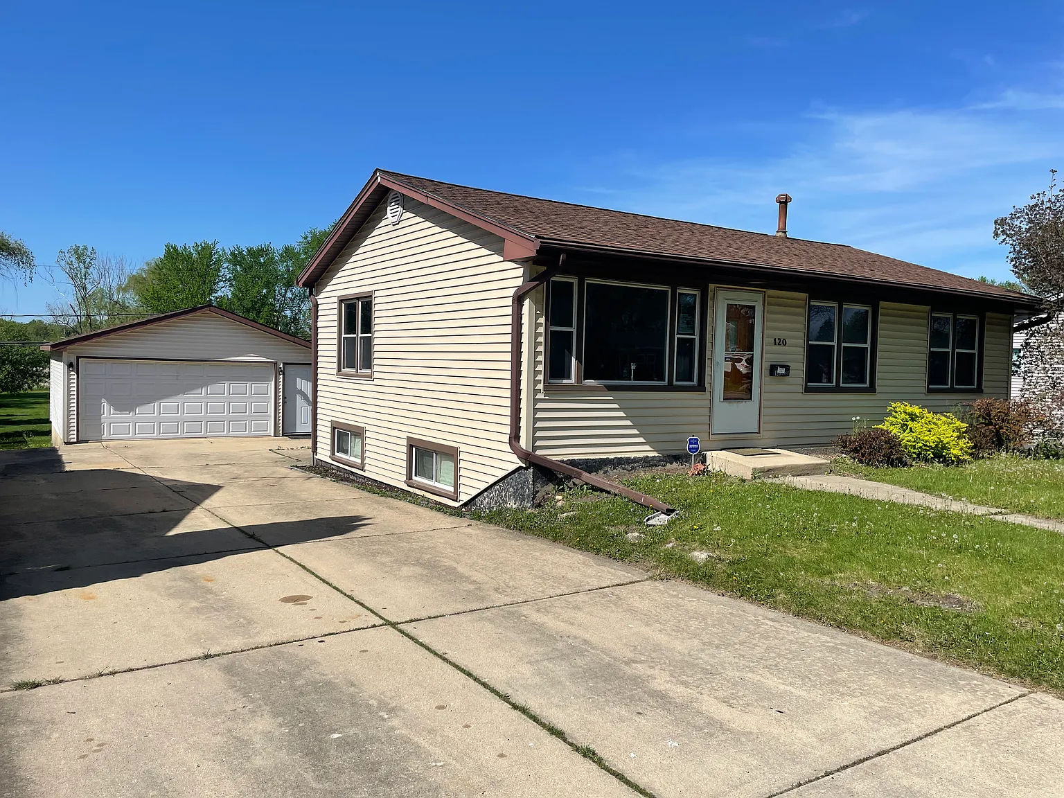 120 E Oltendorf Rd — Photo 1