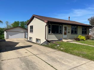 120 E Oltendorf Rd, Streamwood, IL 60107