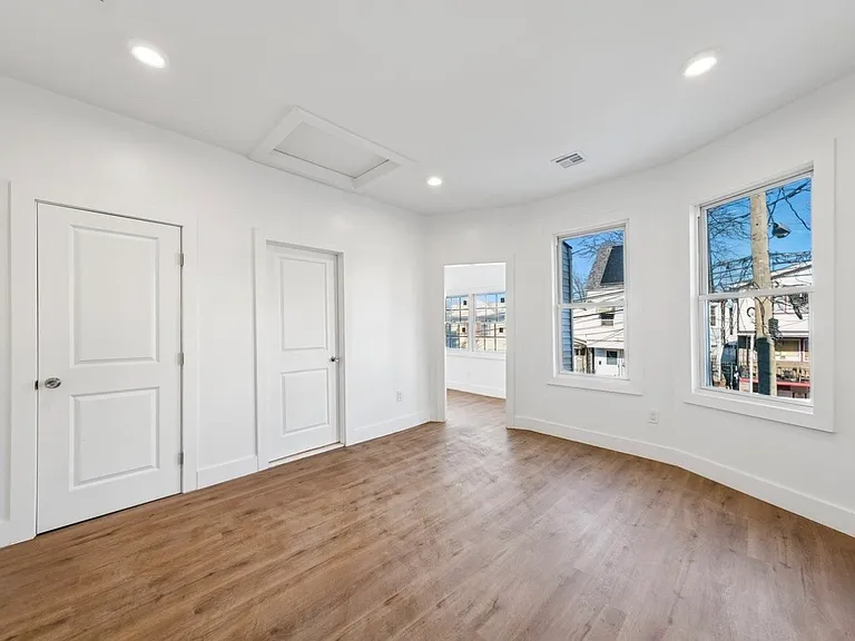 275 Claremont Ave #2 — Photo 11