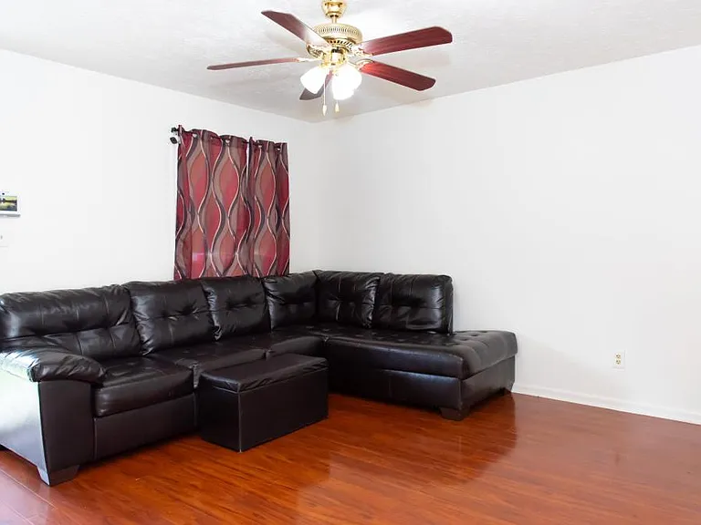 6205 Fieldcrest Dr — Photo 4