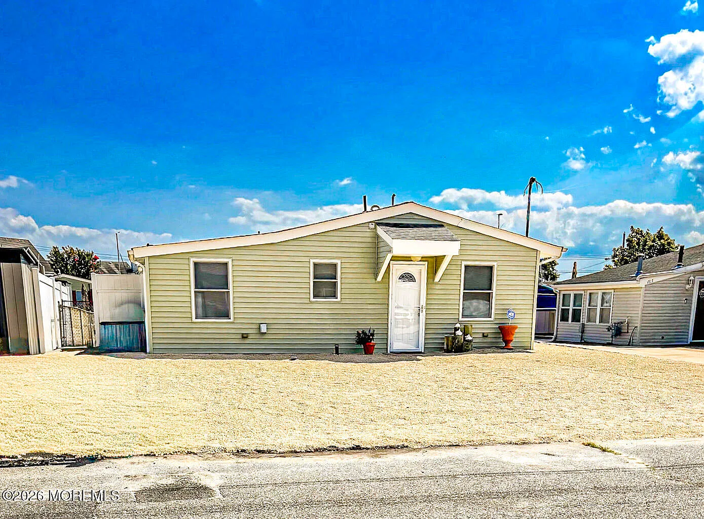3 bed, 813 sqft, $2,850 — Photo 1