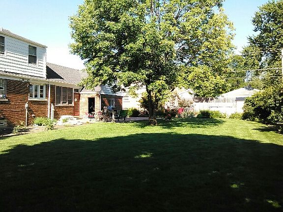 3rd image of 2817 W 99th St