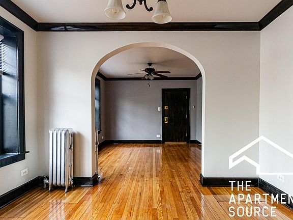 3rd image of 3126 N Karlov Ave #1