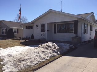 1615 Orchard Dr, Manitowoc, WI 54220