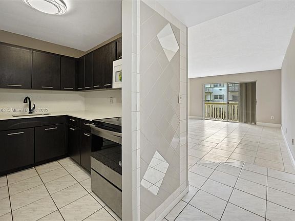 5th image of 15225 NE 6th Ave APT B201