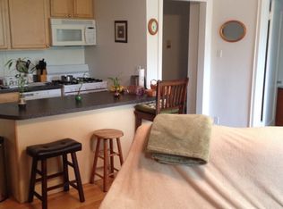 458 Winnetka Ave APT 304, Winnetka, IL 60093