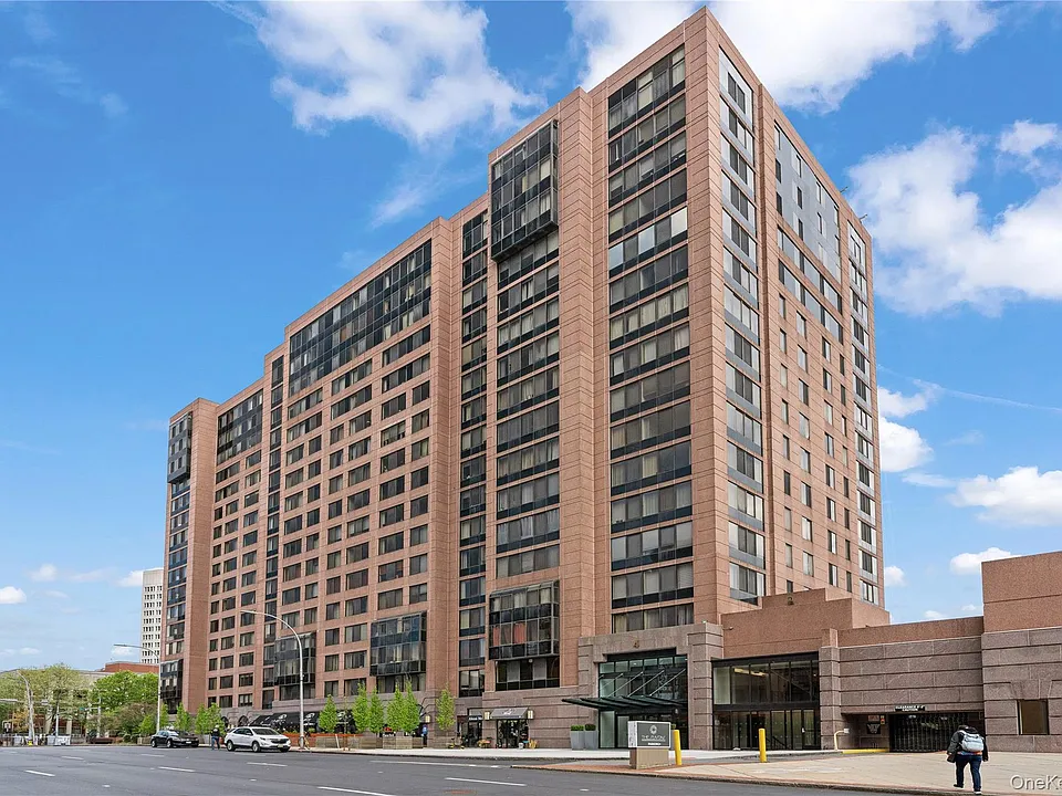 4 Martine Ave #1109