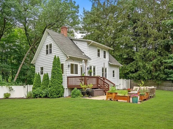 5 Cobb Ave, Peabody, MA 01960