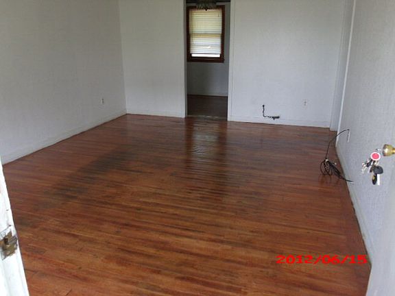 3rd image of 122 Billington Dr
