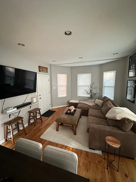 Building Photo - 3637 W Belmont Ave #2