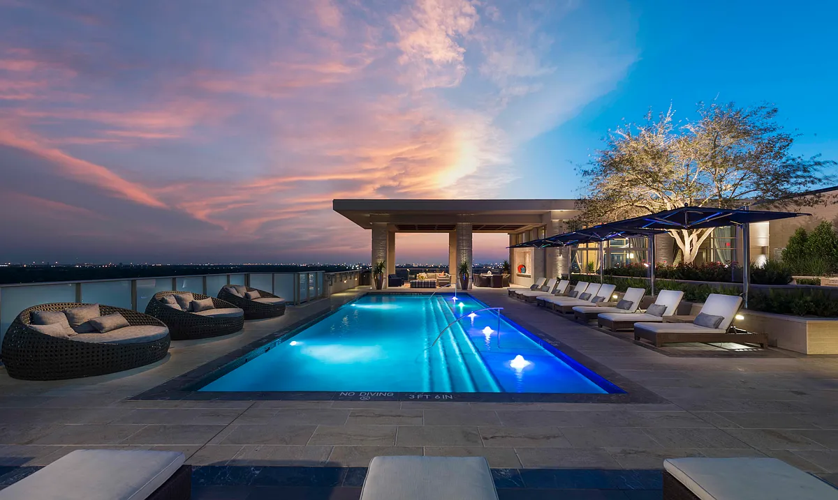 Rooftop Pool - Hanover Southampton
