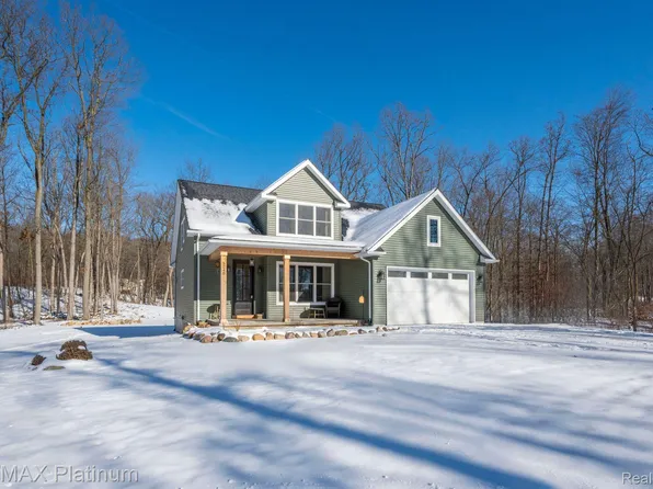 5240 Sherry Ln, Howell, MI 48855
