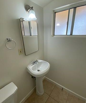 3rd image of 118 N Everett St