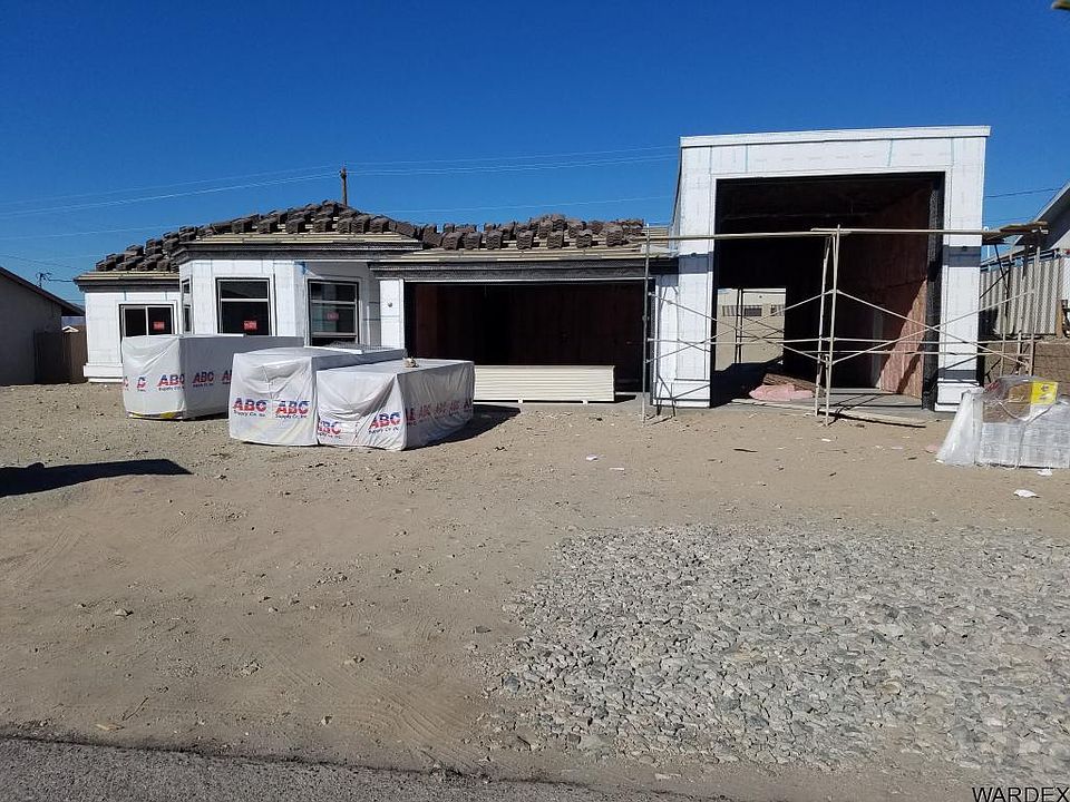 2nd image of 2435 Huntington Dr