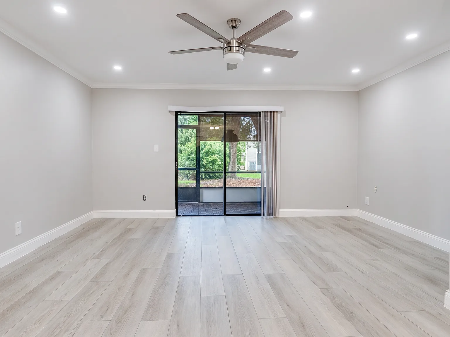 2 bed, 2.5 bath, 1152 sqft, $2,200 — Photo 2