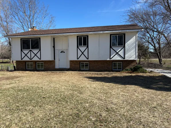 15320 N Vonachen Dr, Chillicothe, IL 61523