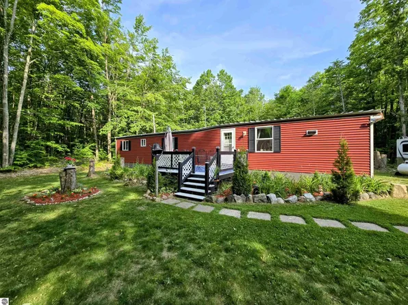 7592 Larkspur Dr, Mancelona, MI 49659