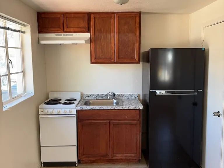208 W Kelso St — Photo 7
